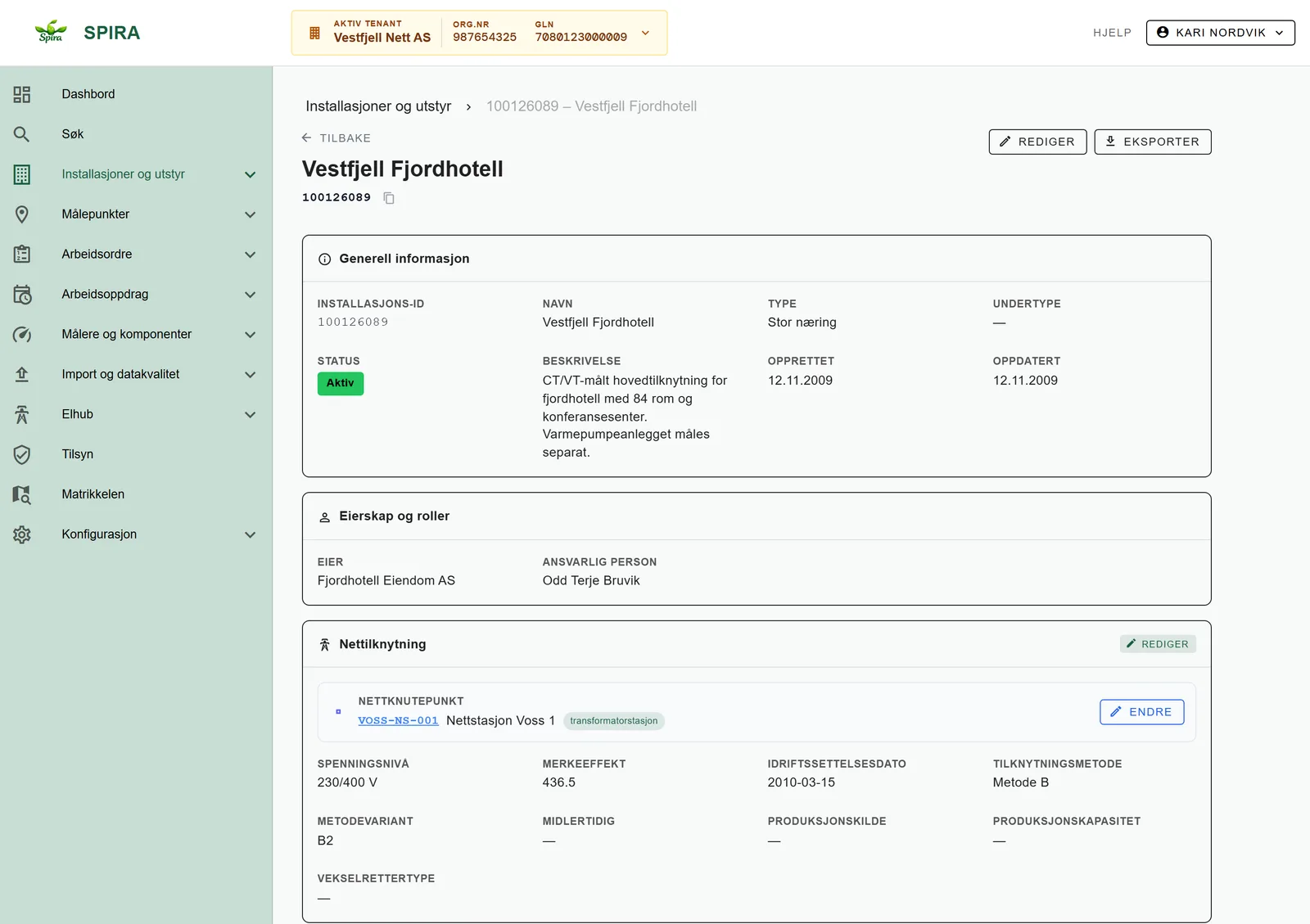 Anleggssida i SPIRA for et fjordhotell: generell informasjon med installasjons-ID, type og status, eierskap og ansvarlig person, og nettilknytning med nettknutepunkt, spenningsnivå og tilknytningsmetode. Menyen til venstre viser installasjoner, målepunkter, arbeidsordre, målere, Elhub, tilsyn og matrikkelen.